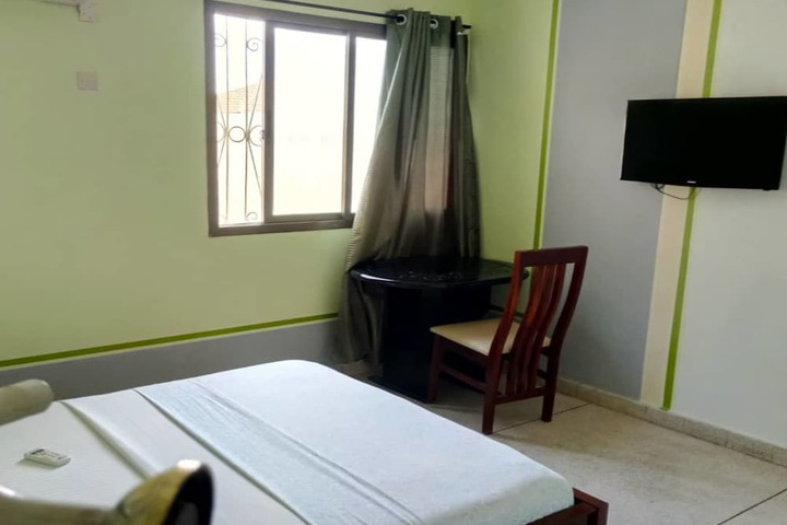 Room 10 of 25