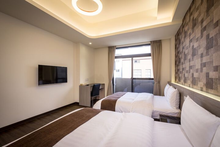 Room 6 of 35