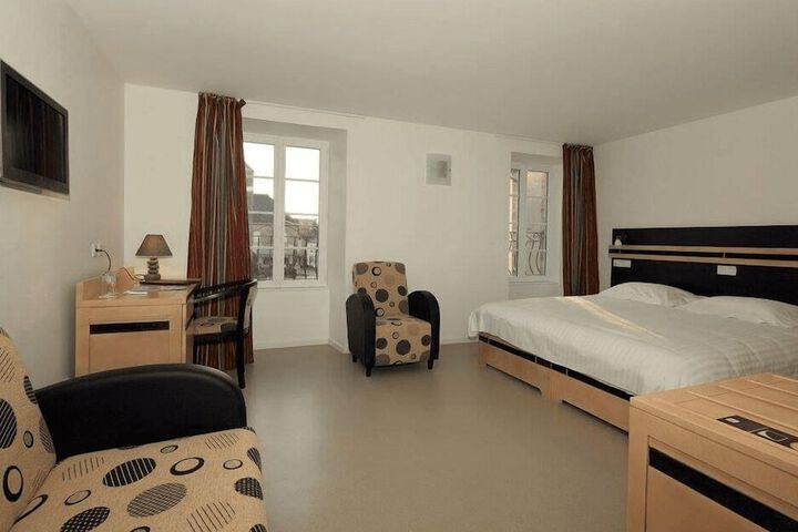 Room 10 of 14