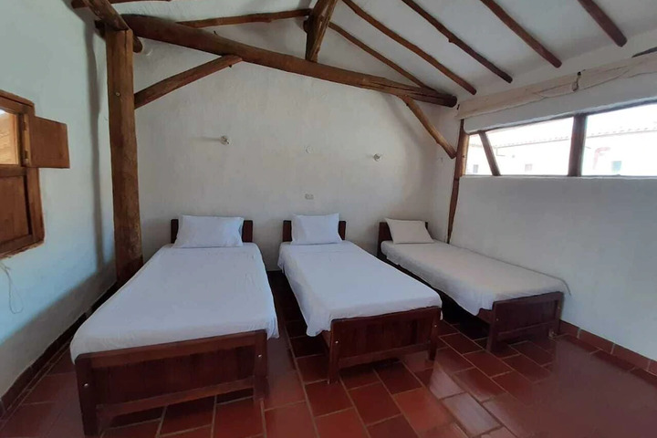 Room 5 of 8