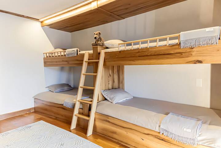 Room 8 of 79