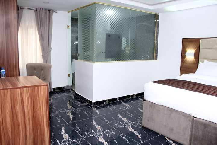 Room 10 of 23