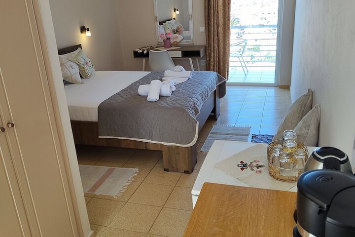 Room 13 of 82