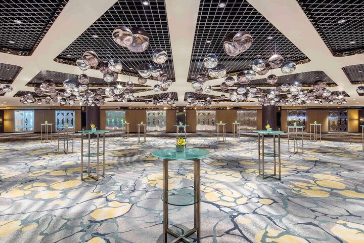 Business Center 195 of 202