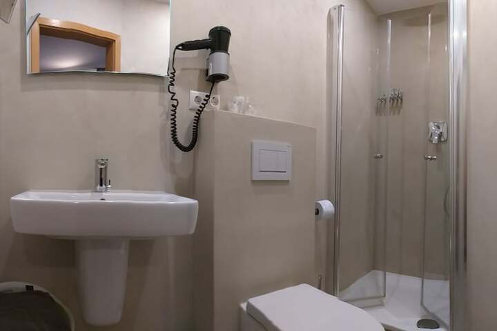 Room 14 of 25