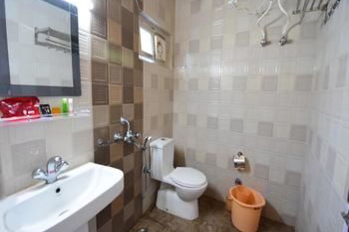 Room 6 of 25