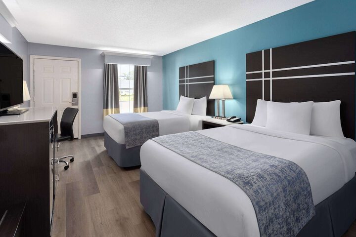 Double Accessible King Size Bed (1 of 11)