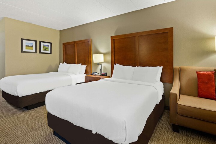 2 Double Beds (1 of 14)