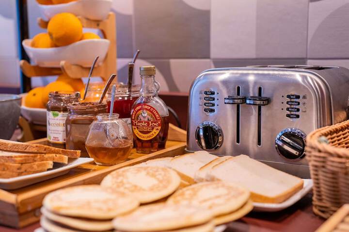 Breakfast area