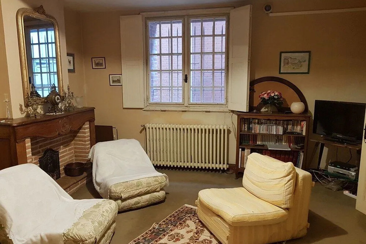 Room 11 of 14