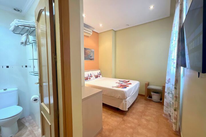 Room 12 of 38