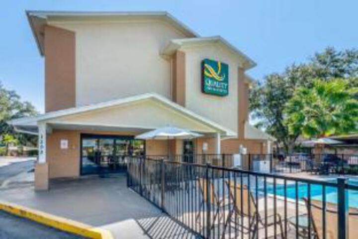 Exterior of Quality Inn