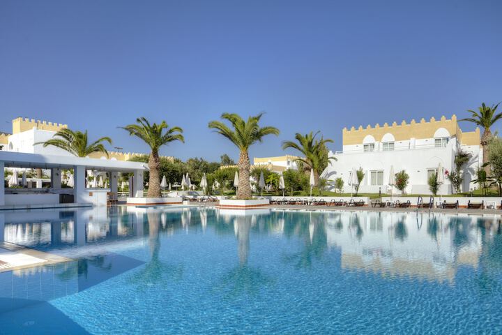 Hotel with Pool