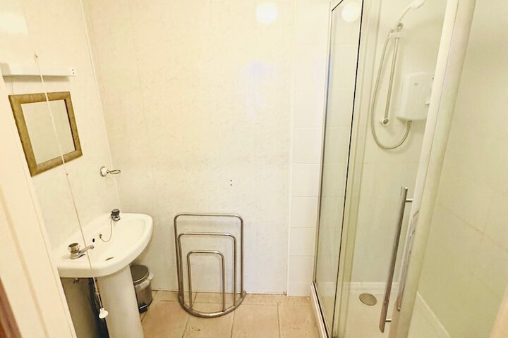 Room 15 of 21