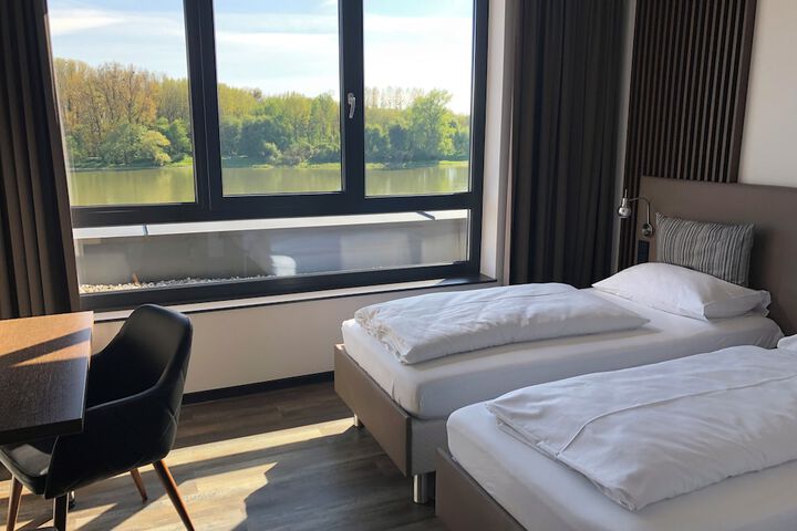 Room 12 of 75