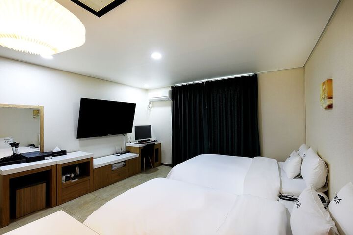 Room 15 of 47