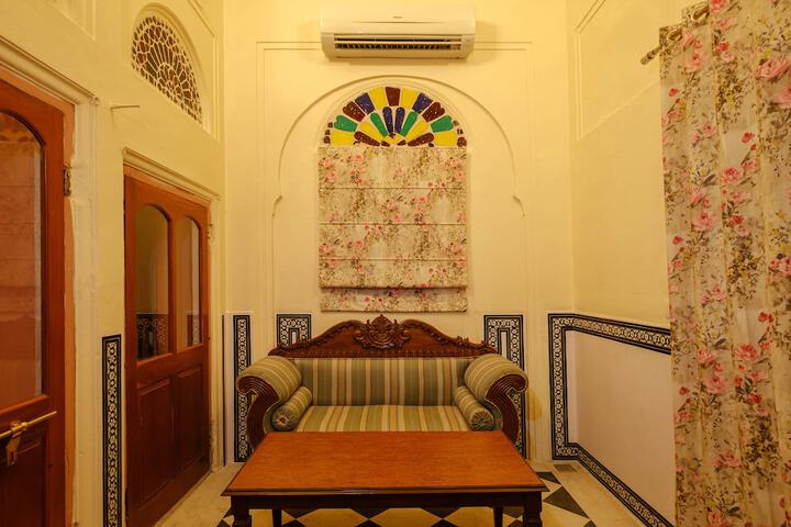 Room 32 of 70