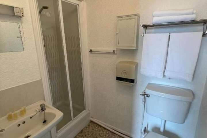 Room 22 of 28