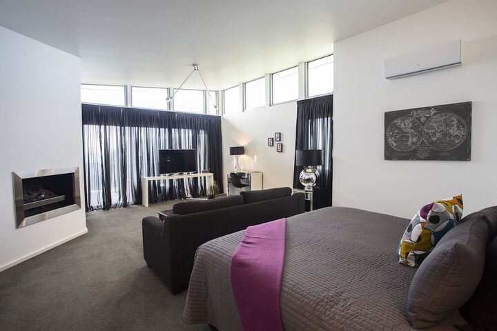 Room 5 of 38