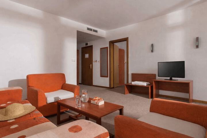 Room 8 of 23