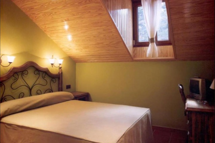 Room 9 of 11