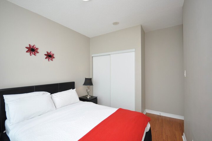 Room 6 of 28
