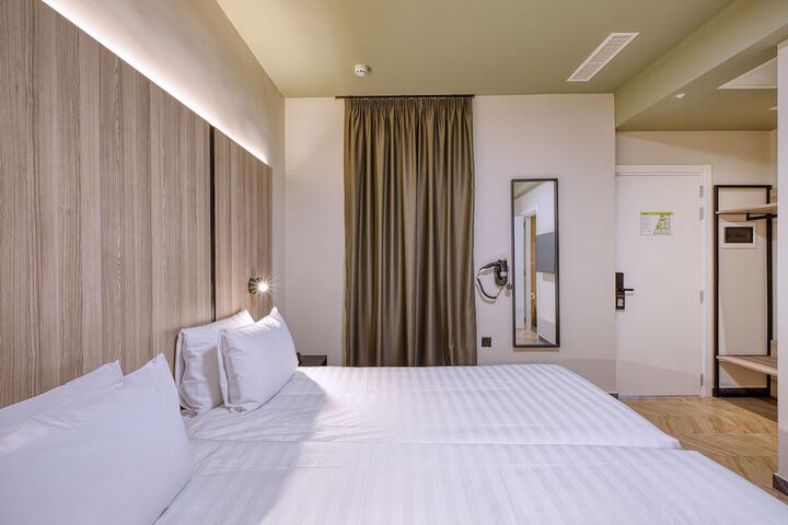 Room 8 of 59