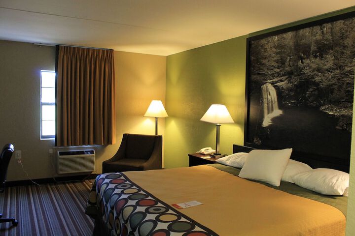 1 King Bed (9 of 9)