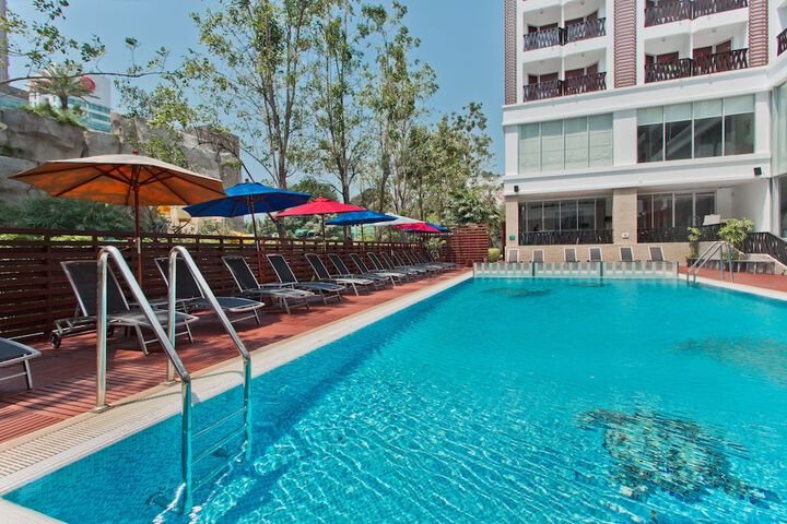Hotel Pool