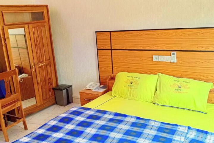 Room 93 of 285