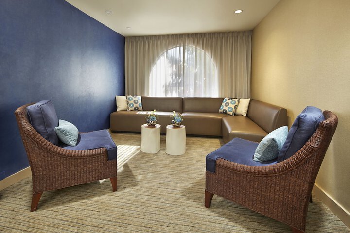 Lobby lounge