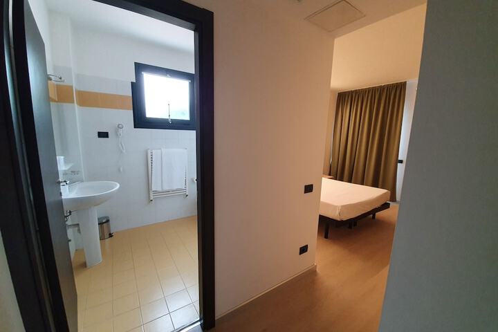 Room 6 of 24