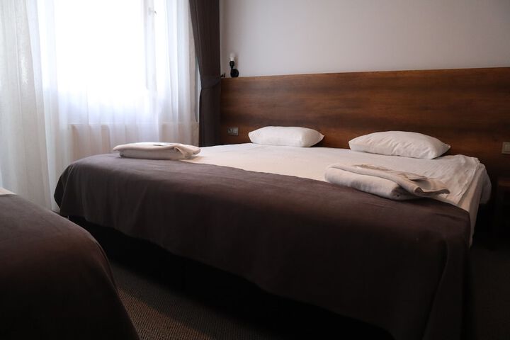 Room 17 of 28