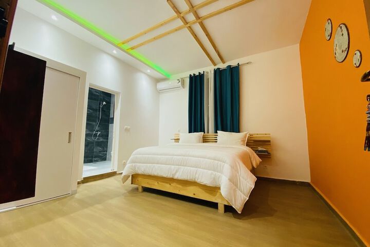 Room 10 of 27