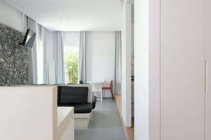 Room 92 of 283