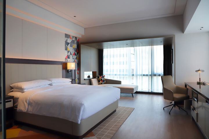 Room 54 of 102