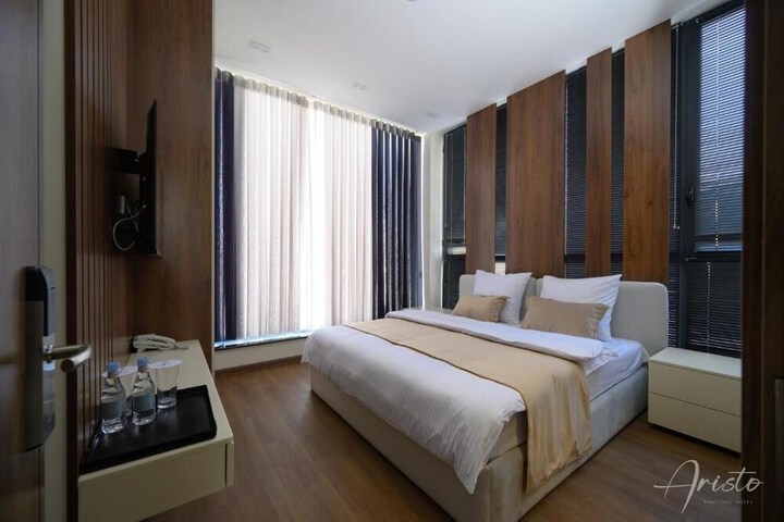 Room 8 of 22