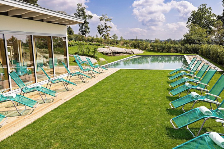 Pool 18 of 32