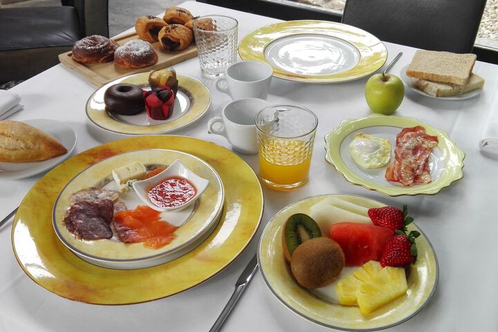 Breakfast/Coffee Service 90 of 112
