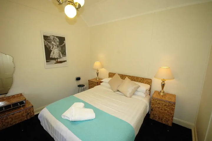 Room 5 of 14