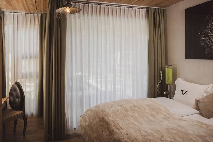 Room 10 of 48