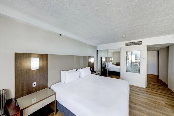 Room 34 of 125