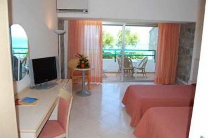 Room 6 of 45