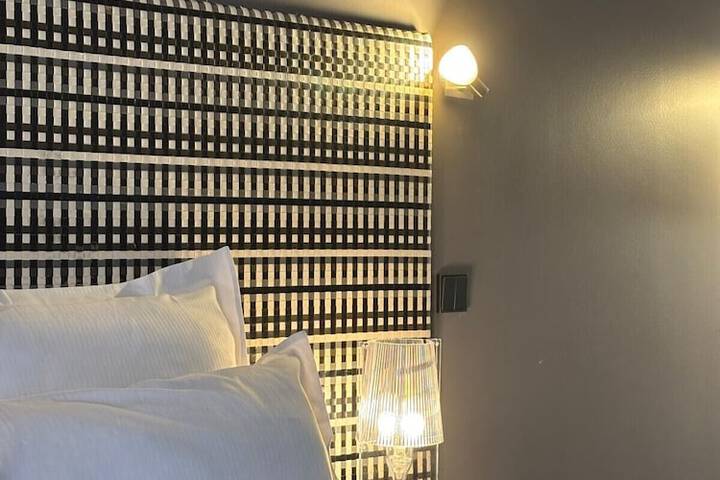 Room 32 of 81
