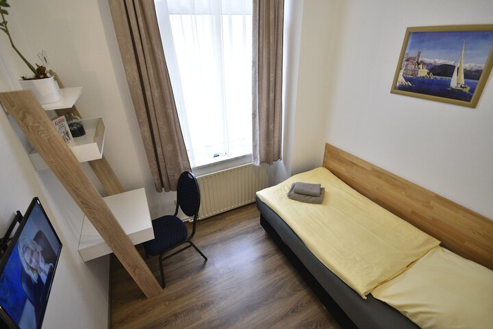 Room 63 of 149