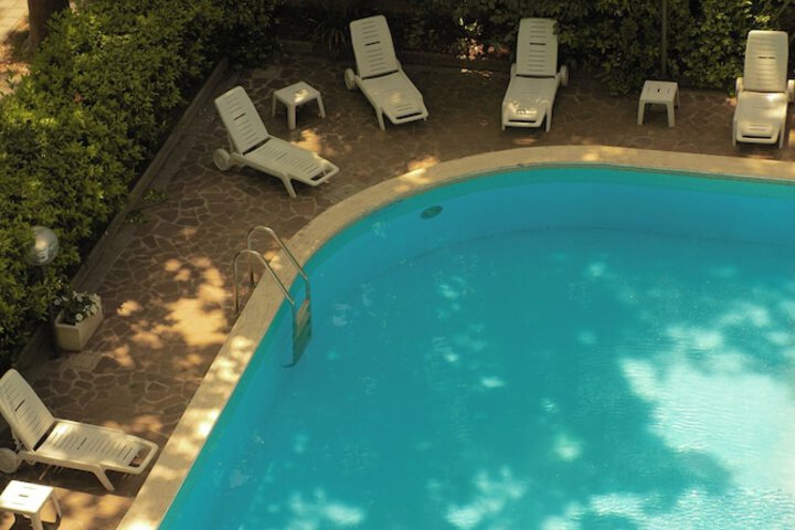 Pool 10 of 17