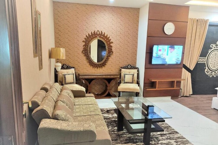Room 5 of 6