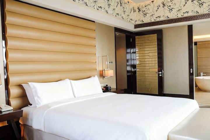 Room 35 of 100