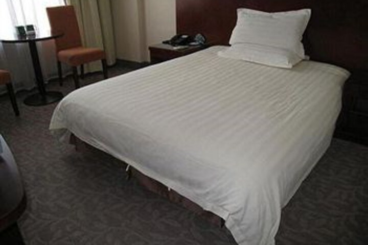 Room 4 of 7