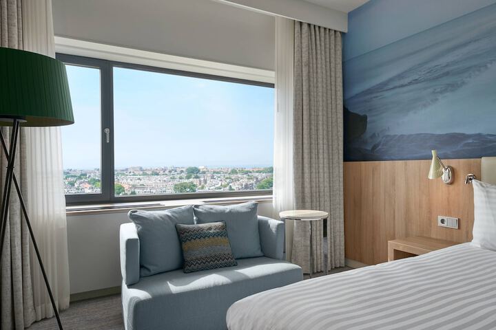 Room 10 of 76